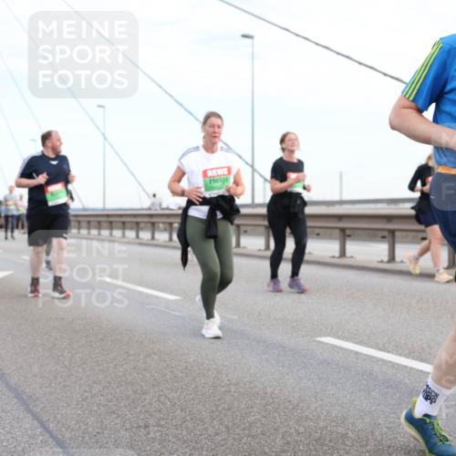 03.10.2025 - Köhlbrandbrückenlauf Lena Gebhardt http://msf.ph/oto/9198736 03.10.2025 15:35:45 Position 1 9462 meine-sportfotos.de
