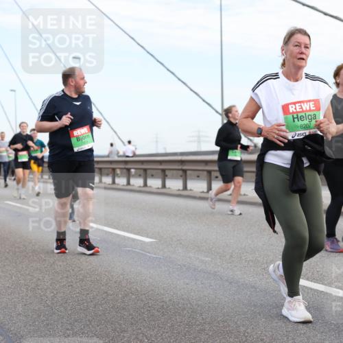 03.10.2025 - Köhlbrandbrückenlauf Lena Gebhardt http://msf.ph/oto/9198740 03.10.2025 15:35:46 Position 1 8207 meine-sportfotos.de