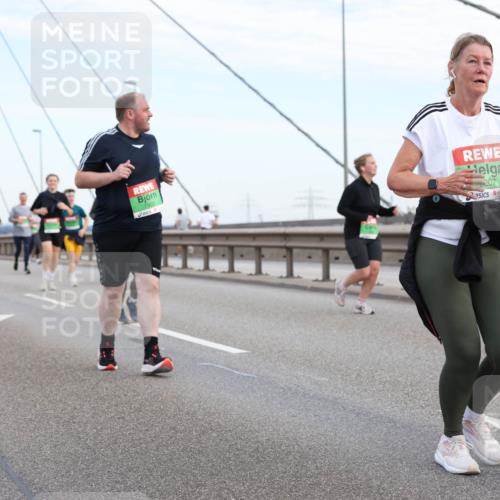 03.10.2025 - Köhlbrandbrückenlauf Lena Gebhardt http://msf.ph/oto/9198741 03.10.2025 15:35:46 Position 1 207 meine-sportfotos.de