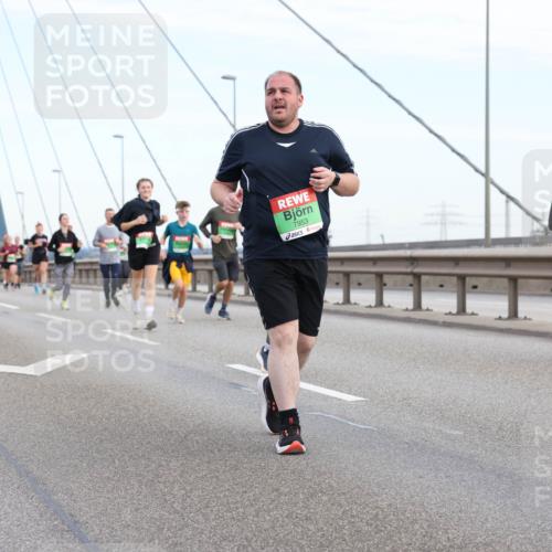 03.10.2025 - Köhlbrandbrückenlauf Lena Gebhardt http://msf.ph/oto/9198742 03.10.2025 15:35:46 Position 1 7953 meine-sportfotos.de