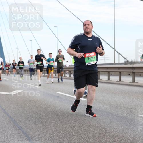03.10.2025 - Köhlbrandbrückenlauf Lena Gebhardt http://msf.ph/oto/9198745 03.10.2025 15:35:47 Position 1 7953 meine-sportfotos.de