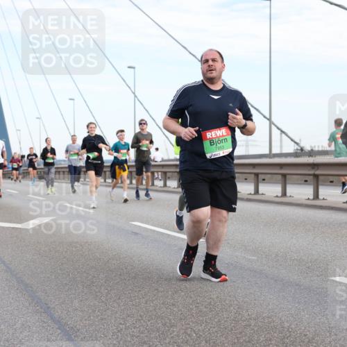 03.10.2025 - Köhlbrandbrückenlauf Lena Gebhardt http://msf.ph/oto/9198746 03.10.2025 15:35:47 Position 1 7953 meine-sportfotos.de