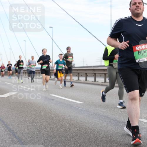 03.10.2025 - Köhlbrandbrückenlauf Lena Gebhardt http://msf.ph/oto/9198753 03.10.2025 15:35:48 Position 1 7953 meine-sportfotos.de