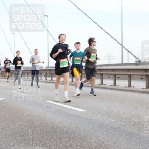 03.10.2025 - Köhlbrandbrückenlauf Lena Gebhardt http://msf.ph/oto/9198755 03.10.2025 15:35:49 Position 1  meine-sportfotos.de