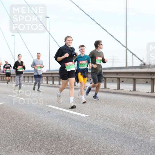 03.10.2025 - Köhlbrandbrückenlauf Lena Gebhardt http://msf.ph/oto/9198757 03.10.2025 15:35:49 Position 1  meine-sportfotos.de