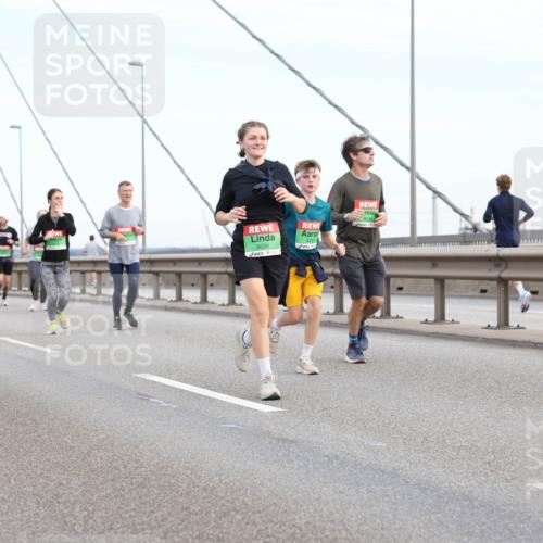 03.10.2025 - Köhlbrandbrückenlauf Lena Gebhardt http://msf.ph/oto/9198759 03.10.2025 15:35:49 Position 1 8034, 8237 meine-sportfotos.de