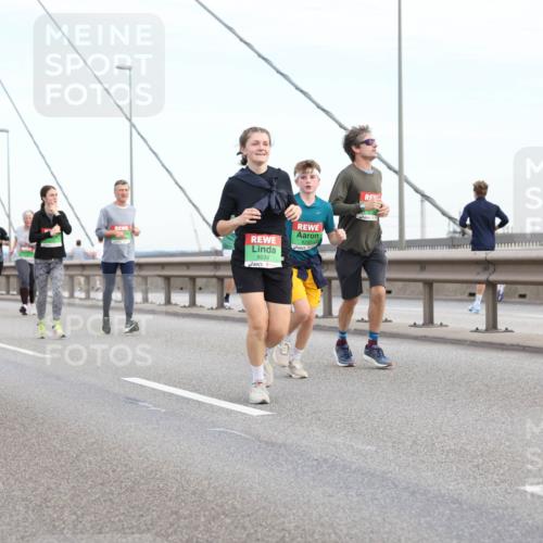 03.10.2025 - Köhlbrandbrückenlauf Lena Gebhardt http://msf.ph/oto/9198761 03.10.2025 15:35:49 Position 1 8034 meine-sportfotos.de
