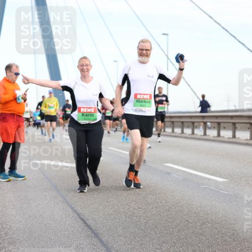 03.10.2025 - Köhlbrandbrückenlauf Lena Gebhardt http://msf.ph/oto/9198777 03.10.2025 15:35:53 Position 1 8020, 8021 meine-sportfotos.de