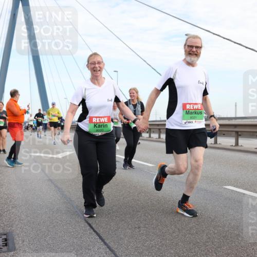 03.10.2025 - Köhlbrandbrückenlauf Lena Gebhardt http://msf.ph/oto/9198788 03.10.2025 15:35:54 Position 1 8021, 8020 meine-sportfotos.de