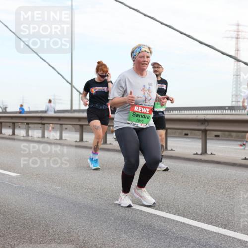 03.10.2025 - Köhlbrandbrückenlauf Lena Gebhardt http://msf.ph/oto/9198802 03.10.2025 15:35:57 Position 1 33, 7966 meine-sportfotos.de