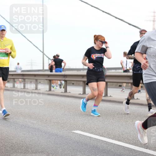 03.10.2025 - Köhlbrandbrückenlauf Lena Gebhardt http://msf.ph/oto/9198808 03.10.2025 15:35:58 Position 1 33, 7966 meine-sportfotos.de