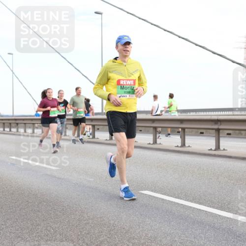03.10.2025 - Köhlbrandbrückenlauf Lena Gebhardt http://msf.ph/oto/9198813 03.10.2025 15:35:59 Position 1 9388 meine-sportfotos.de