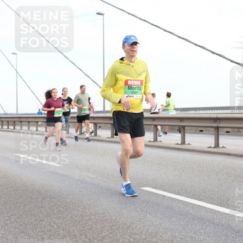 03.10.2025 - Köhlbrandbrückenlauf Lena Gebhardt http://msf.ph/oto/9198814 03.10.2025 15:35:59 Position 1 9388 meine-sportfotos.de