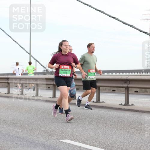 03.10.2025 - Köhlbrandbrückenlauf Lena Gebhardt http://msf.ph/oto/9198817 03.10.2025 15:36:01 Position 1 9049 meine-sportfotos.de