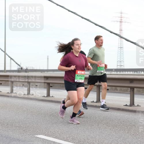 03.10.2025 - Köhlbrandbrückenlauf Lena Gebhardt http://msf.ph/oto/9198819 03.10.2025 15:36:01 Position 1 9049 meine-sportfotos.de