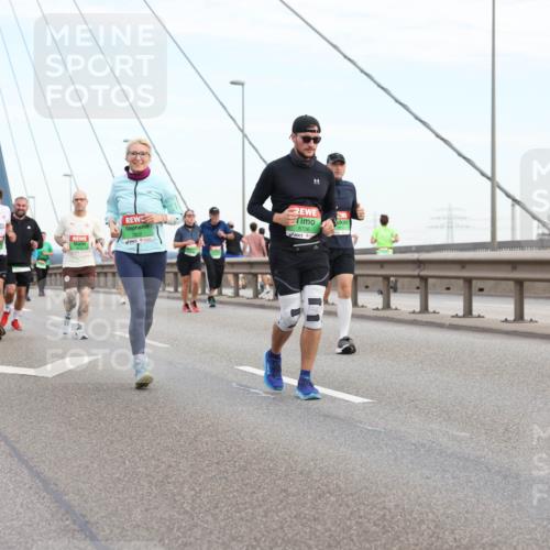 03.10.2025 - Köhlbrandbrückenlauf Lena Gebhardt http://msf.ph/oto/9198821 03.10.2025 15:36:02 Position 1 7922, 8706 meine-sportfotos.de