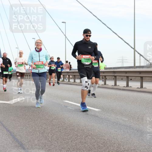 03.10.2025 - Köhlbrandbrückenlauf Lena Gebhardt http://msf.ph/oto/9198824 03.10.2025 15:36:02 Position 1 31, 8706, 7922 meine-sportfotos.de