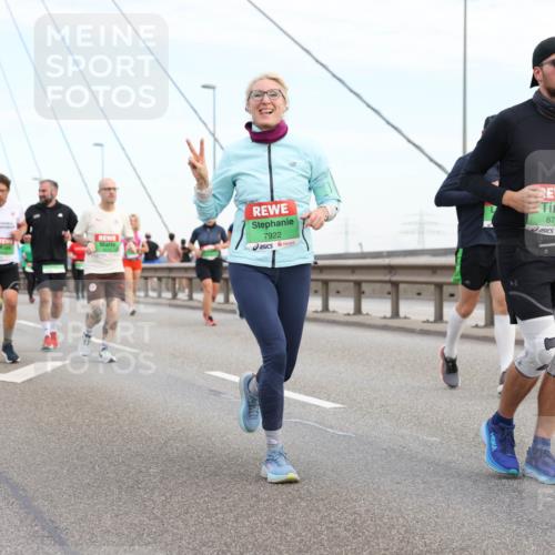 03.10.2025 - Köhlbrandbrückenlauf Lena Gebhardt http://msf.ph/oto/9198828 03.10.2025 15:36:03 Position 1 7922, 8706 meine-sportfotos.de