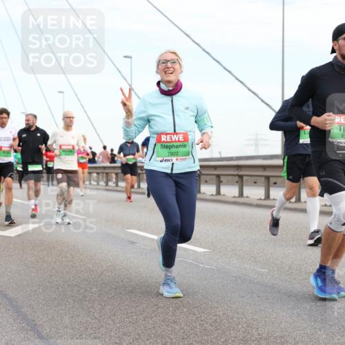 03.10.2025 - Köhlbrandbrückenlauf Lena Gebhardt http://msf.ph/oto/9198829 03.10.2025 15:36:04 Position 1 7922, 8706 meine-sportfotos.de