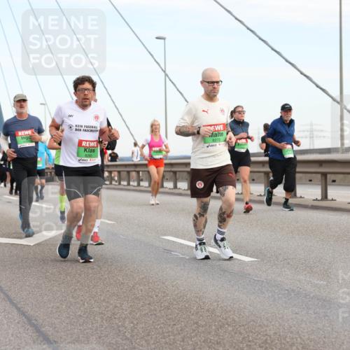 03.10.2025 - Köhlbrandbrückenlauf Lena Gebhardt http://msf.ph/oto/9198837 03.10.2025 15:36:05 Position 1 8101, 8280, 8272 meine-sportfotos.de