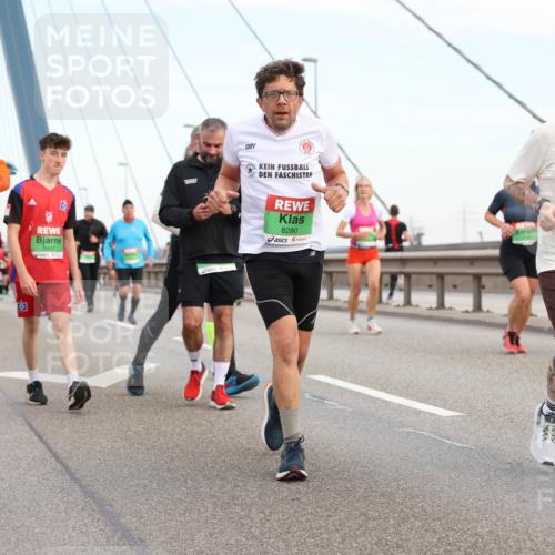 03.10.2025 - Köhlbrandbrückenlauf Lena Gebhardt http://msf.ph/oto/9198843 03.10.2025 15:36:06 Position 1 8497, 8280, 8272, 36 meine-sportfotos.de