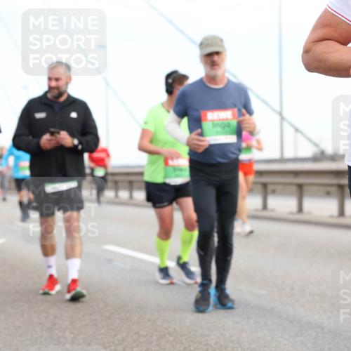 03.10.2025 - Köhlbrandbrückenlauf Lena Gebhardt http://msf.ph/oto/9198847 03.10.2025 15:36:08 Position 1  meine-sportfotos.de
