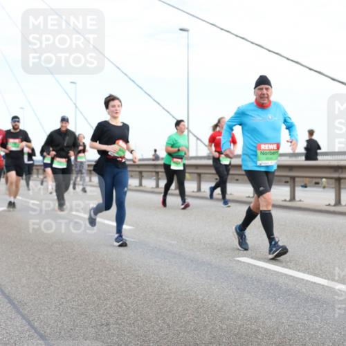 03.10.2025 - Köhlbrandbrückenlauf Lena Gebhardt http://msf.ph/oto/9198866 03.10.2025 15:36:13 Position 1  meine-sportfotos.de