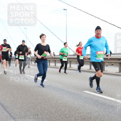 03.10.2025 - Köhlbrandbrückenlauf Lena Gebhardt http://msf.ph/oto/9198868 03.10.2025 15:36:13 Position 1  meine-sportfotos.de