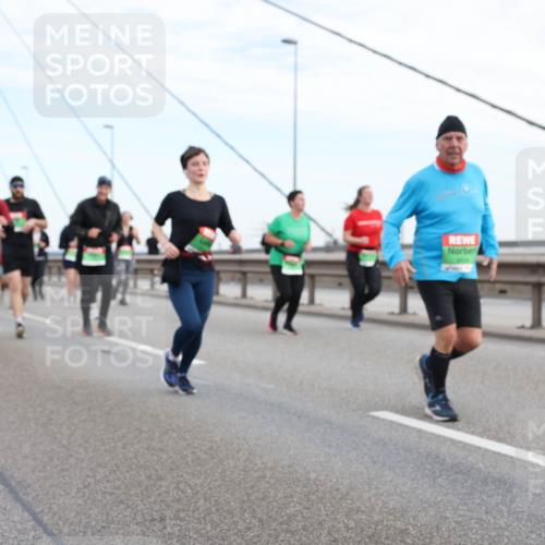 03.10.2025 - Köhlbrandbrückenlauf Lena Gebhardt http://msf.ph/oto/9198869 03.10.2025 15:36:13 Position 1  meine-sportfotos.de