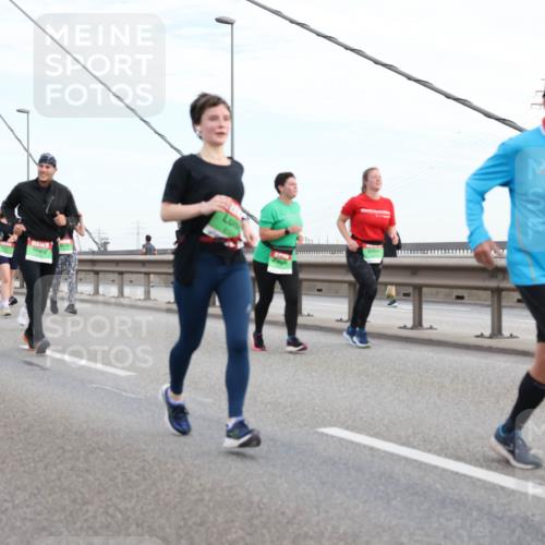 03.10.2025 - Köhlbrandbrückenlauf Lena Gebhardt http://msf.ph/oto/9198871 03.10.2025 15:36:14 Position 1  meine-sportfotos.de