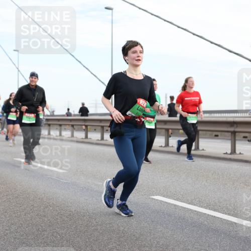 03.10.2025 - Köhlbrandbrückenlauf Lena Gebhardt http://msf.ph/oto/9198872 03.10.2025 15:36:14 Position 1  meine-sportfotos.de