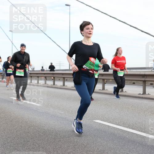 03.10.2025 - Köhlbrandbrückenlauf Lena Gebhardt http://msf.ph/oto/9198873 03.10.2025 15:36:14 Position 1 9171 meine-sportfotos.de