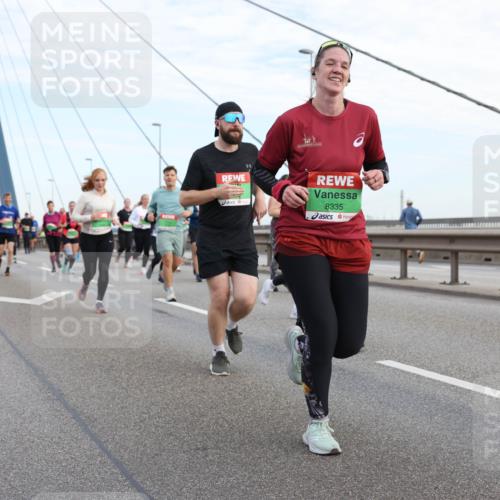 03.10.2025 - Köhlbrandbrückenlauf Lena Gebhardt http://msf.ph/oto/9198883 03.10.2025 15:36:15 Position 1 8335 meine-sportfotos.de