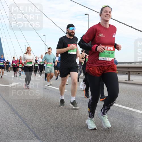 03.10.2025 - Köhlbrandbrückenlauf Lena Gebhardt http://msf.ph/oto/9198885 03.10.2025 15:36:16 Position 1 8335 meine-sportfotos.de