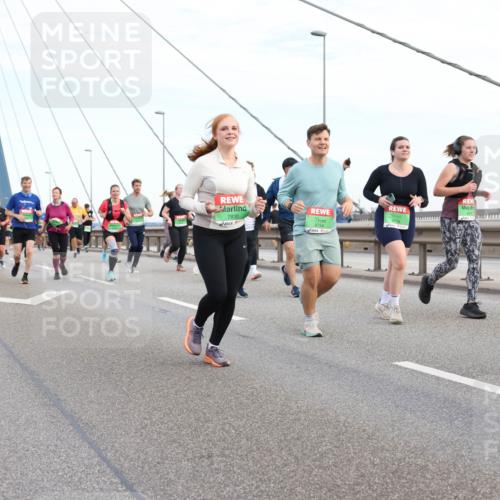 03.10.2025 - Köhlbrandbrückenlauf Lena Gebhardt http://msf.ph/oto/9198894 03.10.2025 15:36:17 Position 1 8475, 7830, 9716, 9754 meine-sportfotos.de