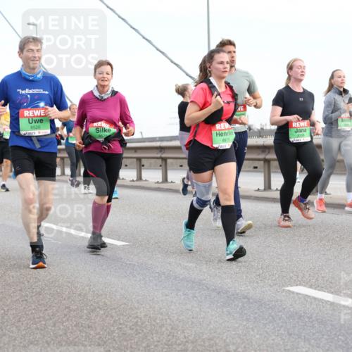 03.10.2025 - Köhlbrandbrückenlauf Lena Gebhardt http://msf.ph/oto/9198910 03.10.2025 15:36:20 Position 1 7985, 8526, 8525, 9575, 8258 meine-sportfotos.de