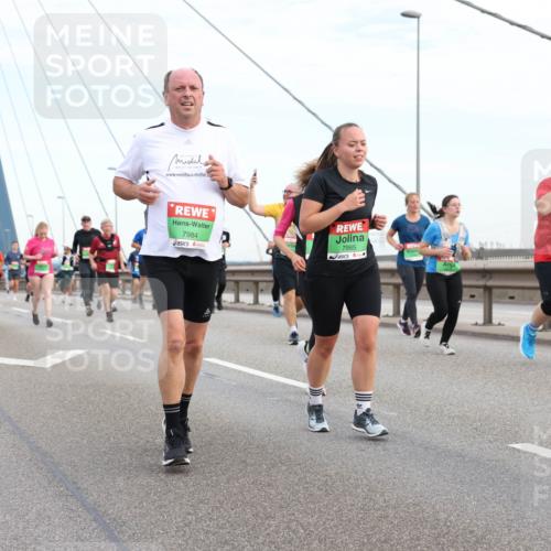 03.10.2025 - Köhlbrandbrückenlauf Lena Gebhardt http://msf.ph/oto/9198914 03.10.2025 15:36:23 Position 1 7984, 7985 meine-sportfotos.de