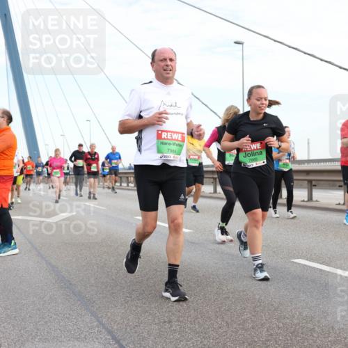03.10.2025 - Köhlbrandbrückenlauf Lena Gebhardt http://msf.ph/oto/9198916 03.10.2025 15:36:24 Position 1 7984, 7985 meine-sportfotos.de