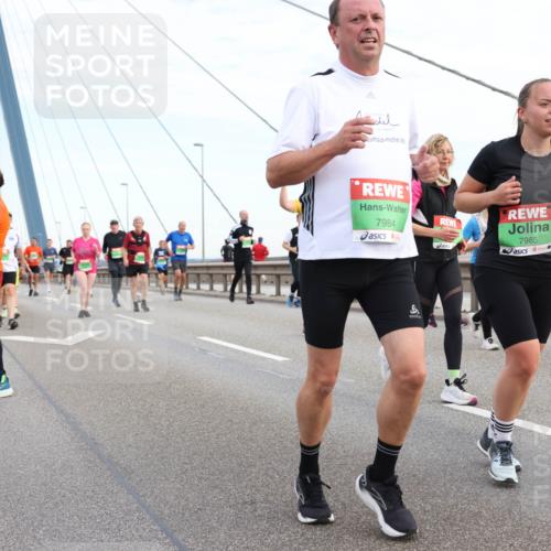 03.10.2025 - Köhlbrandbrückenlauf Lena Gebhardt http://msf.ph/oto/9198918 03.10.2025 15:36:24 Position 1 7985, 7984 meine-sportfotos.de