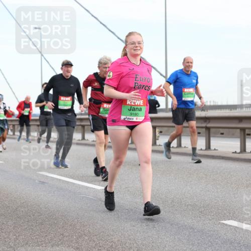 03.10.2025 - Köhlbrandbrückenlauf Lena Gebhardt http://msf.ph/oto/9198926 03.10.2025 15:36:28 Position 1 9154, 9180, 8498 meine-sportfotos.de