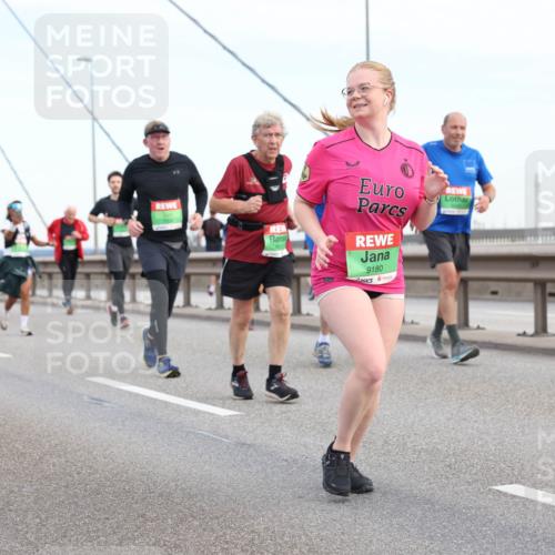 03.10.2025 - Köhlbrandbrückenlauf Lena Gebhardt http://msf.ph/oto/9198927 03.10.2025 15:36:28 Position 1 8498, 9180, 9154 meine-sportfotos.de