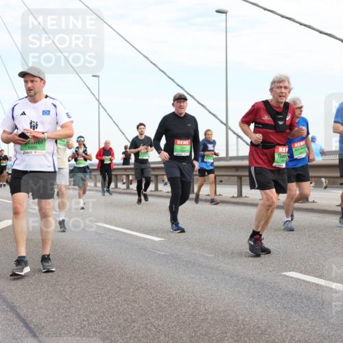 03.10.2025 - Köhlbrandbrückenlauf Lena Gebhardt http://msf.ph/oto/9198930 03.10.2025 15:36:29 Position 1 8498, 831, 9661 meine-sportfotos.de