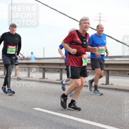03.10.2025 - Köhlbrandbrückenlauf Lena Gebhardt http://msf.ph/oto/9198933 03.10.2025 15:36:30 Position 1 7504, 9247 meine-sportfotos.de