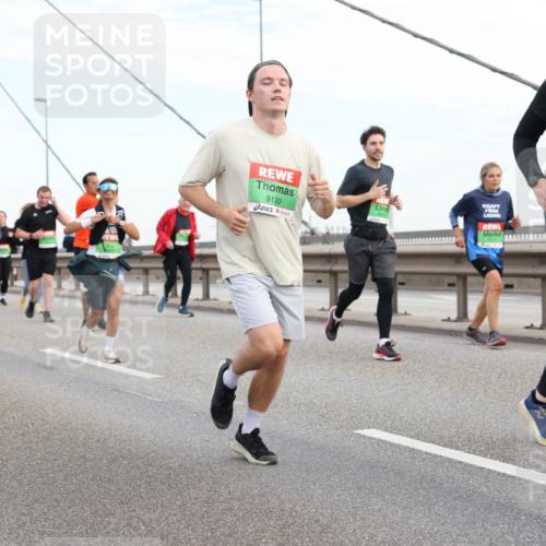 03.10.2025 - Köhlbrandbrückenlauf Lena Gebhardt http://msf.ph/oto/9198940 03.10.2025 15:36:32 Position 1 96, 9120, 7504 meine-sportfotos.de
