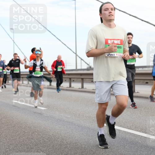 03.10.2025 - Köhlbrandbrückenlauf Lena Gebhardt http://msf.ph/oto/9198941 03.10.2025 15:36:32 Position 1  meine-sportfotos.de