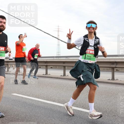 03.10.2025 - Köhlbrandbrückenlauf Lena Gebhardt http://msf.ph/oto/9198950 03.10.2025 15:36:35 Position 1 9121, 9685 meine-sportfotos.de