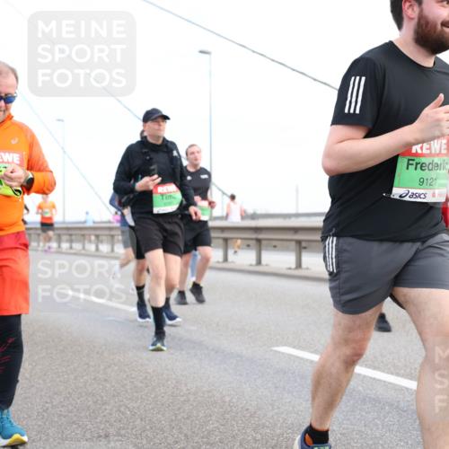 03.10.2025 - Köhlbrandbrückenlauf Lena Gebhardt http://msf.ph/oto/9198951 03.10.2025 15:36:35 Position 1 9121 meine-sportfotos.de