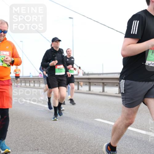 03.10.2025 - Köhlbrandbrückenlauf Lena Gebhardt http://msf.ph/oto/9198952 03.10.2025 15:36:36 Position 1 9121 meine-sportfotos.de