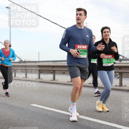 03.10.2025 - Köhlbrandbrückenlauf Lena Gebhardt http://msf.ph/oto/9198961 03.10.2025 15:36:39 Position 1 3644, 017, 9016 meine-sportfotos.de