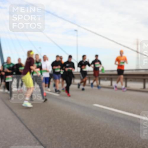 03.10.2025 - Köhlbrandbrückenlauf Lena Gebhardt http://msf.ph/oto/9198973 03.10.2025 15:36:41 Position 1  meine-sportfotos.de